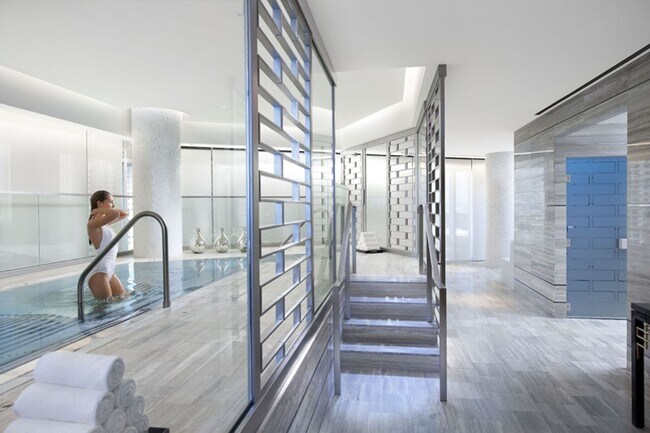 Building Photo - Waldorf Astoria 2711-City/Mtn views from t...