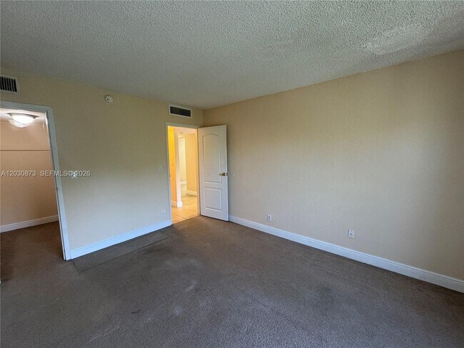 Building Photo - 5201 Geneva Ct