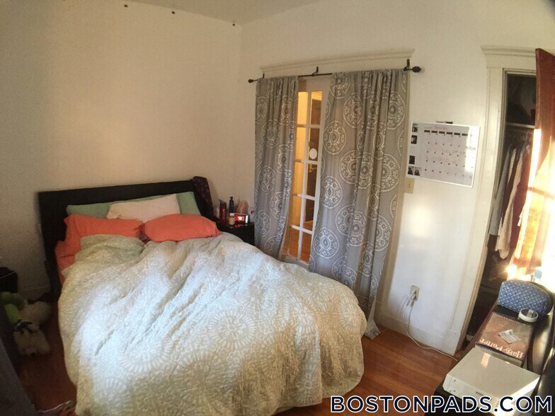 Building Photo - 157 Thorndike St