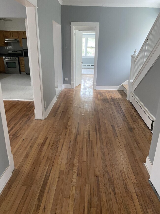 Building Photo - 7324 S Oglesby Ave