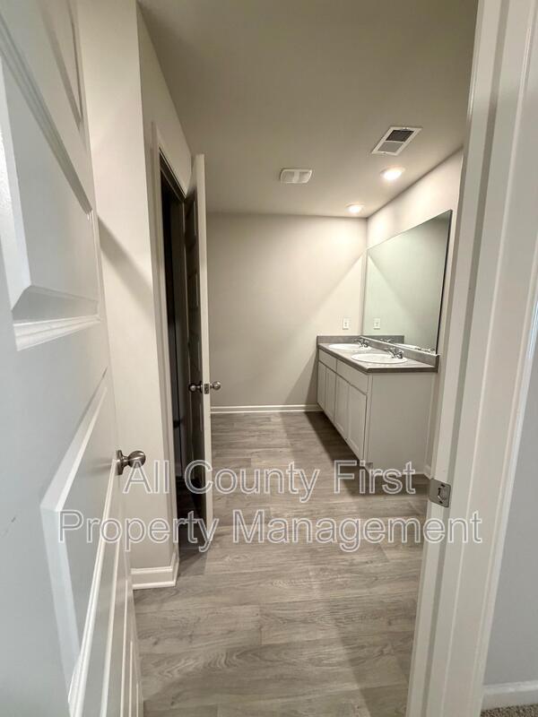 Building Photo - 1336 Rogers Landing