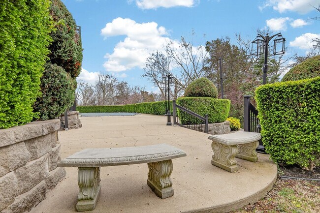 Building Photo - Beautiful 6BR Executive Brentwood Home with Pool