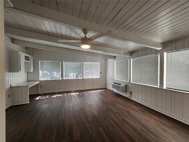 Building Photo - 120 SE 7th St