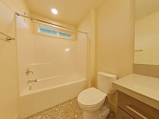 Building Photo - 3 Bedroom House ~ South Corvallis ~ Small ...