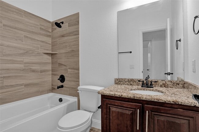 Building Photo - 2105 Burke Dr