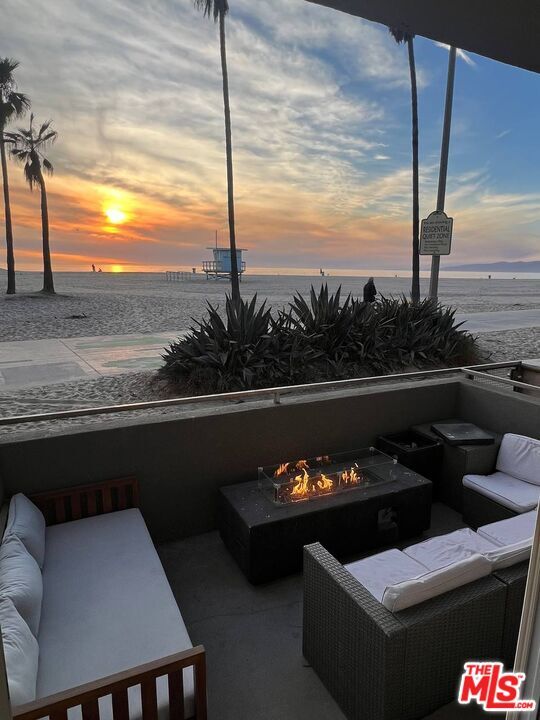 Building Photo - 3005 Ocean Front Walk