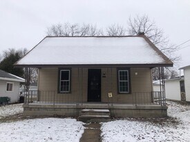 Building Photo - 821 E Woodlawn St