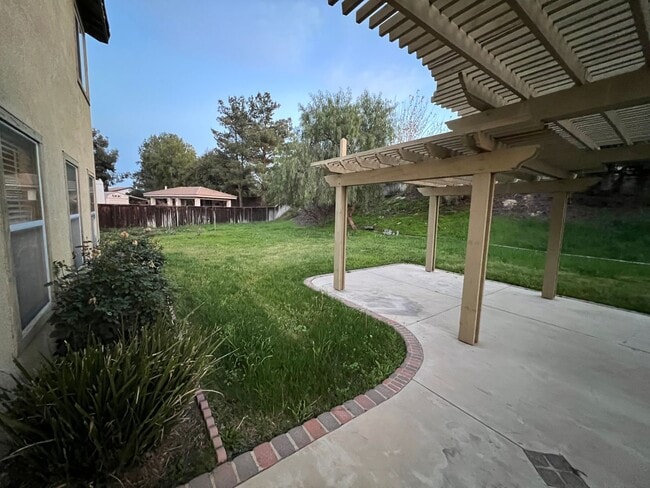 Building Photo - Spacious 3-Bedroom Home with Loft, 3-Car Garage & Large Backyard in Desirable South Loma Linda