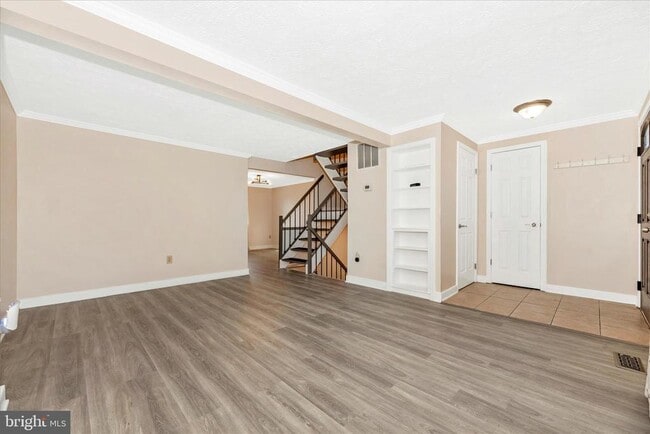 Building Photo - 7167 Glenmeadow Ct