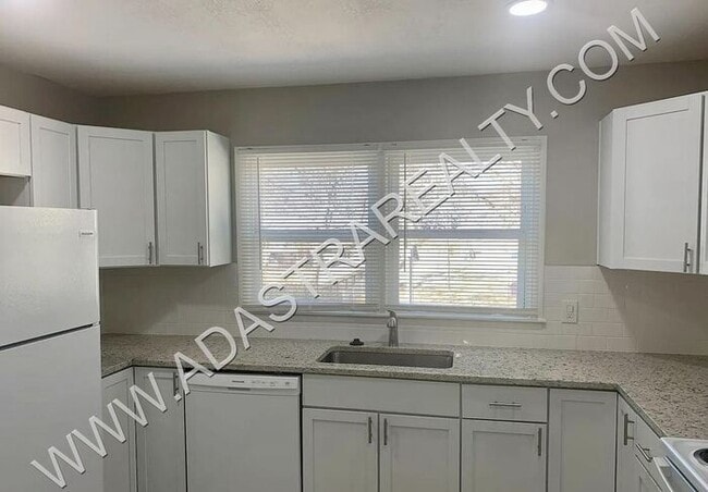 Building Photo - Beautiful Newly Remodeled Raytown Home-Ava...