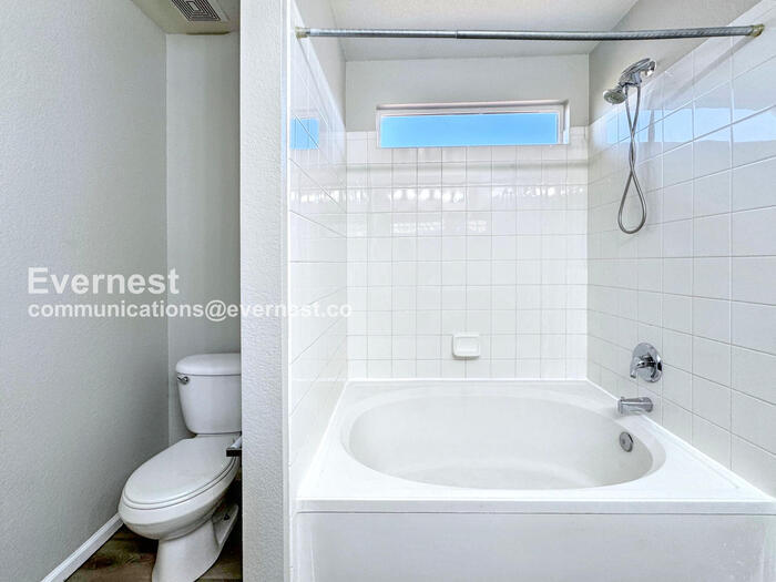 Building Photo - 4079 Perth St