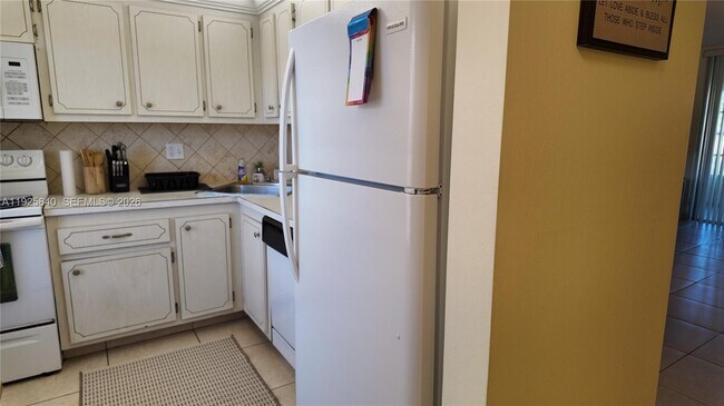 Building Photo - 5961 NW 61st Ave