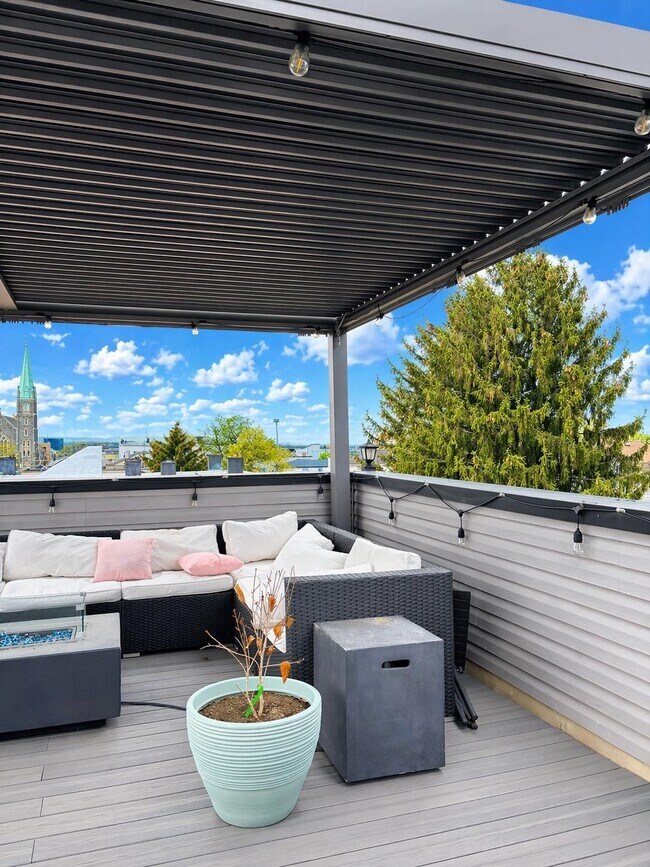 Building Photo - 192 Congress St