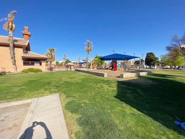 Building Photo - East El Paso 3bed/2bath Refrig A/C in Gated Community with Pool Access!