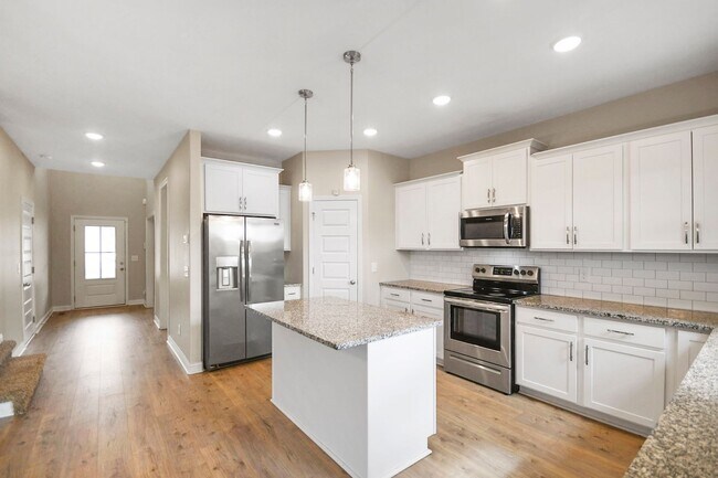 Building Photo - Pet Friendly Four Bedroom!
