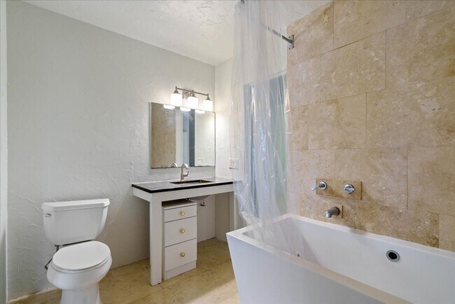 Building Photo - Amazing lot, this 2 bedroom home is updated and move in ready! A must see!