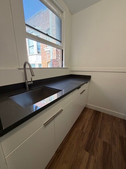 New sink, no dishwasher - 700 Mason St