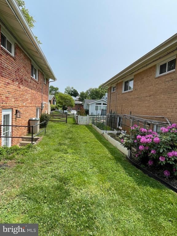 Building Photo - 9913 Pomona Dr