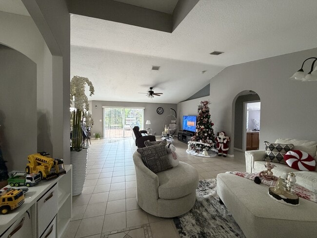 Building Photo - 4542 SW Savona Blvd