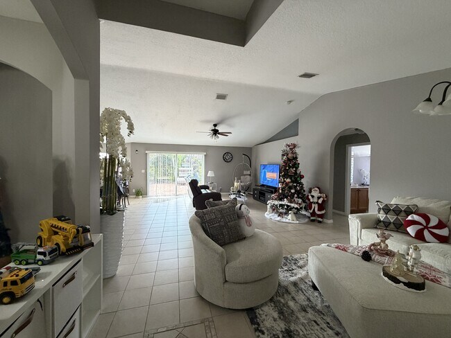 Building Photo - 4542 SW Savona Blvd