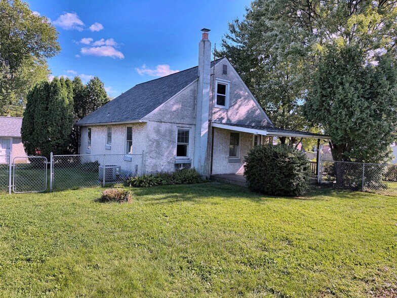 Backyard - 629 Maple Dr