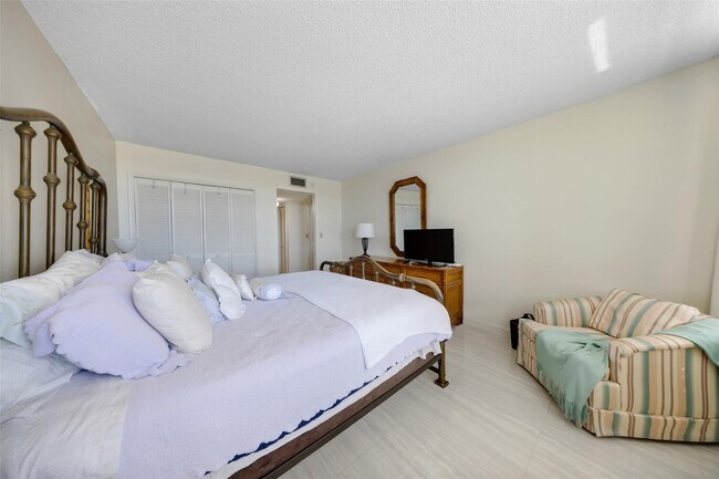 Building Photo - 800 Cypress Grove Dr