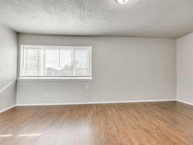 Building Photo - 1402 Bill Carrol Dr