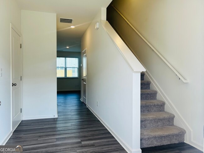 Building Photo - 403 Kings Cross Wy