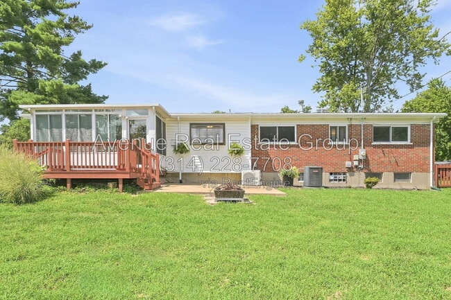 Building Photo - 9534 Grandview Dr