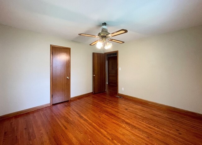 Building Photo - Updated Brick 3-Bedroom
