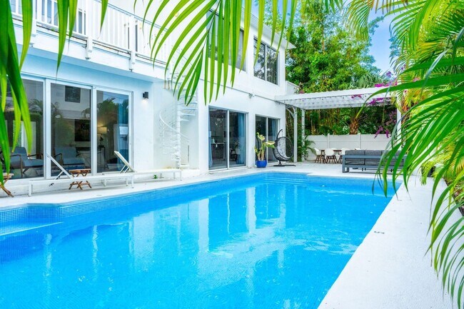 Building Photo - 234 Gregory Rd