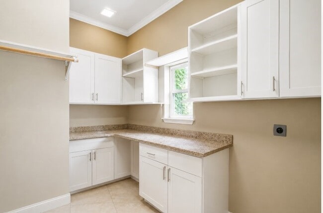 Building Photo - 803 Hennessey Dr
