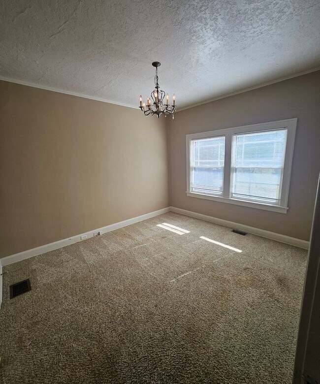 Building Photo - Charming 3-Bed Kansas City Home with Firep...