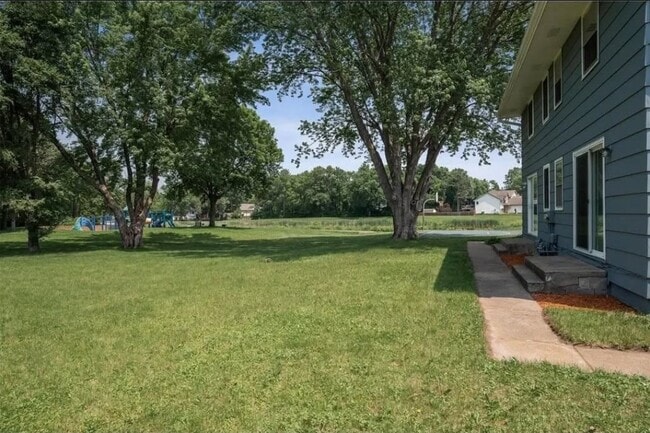 Building Photo - 715 Circle Dr