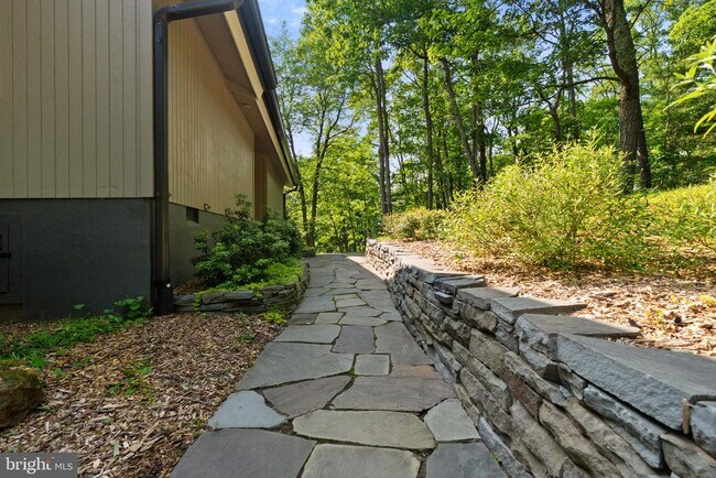 Building Photo - 39368 Longhill Ln