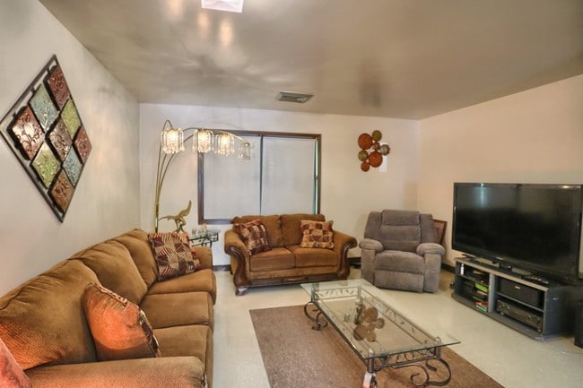 Primary Photo - Woodland Manor Apartments