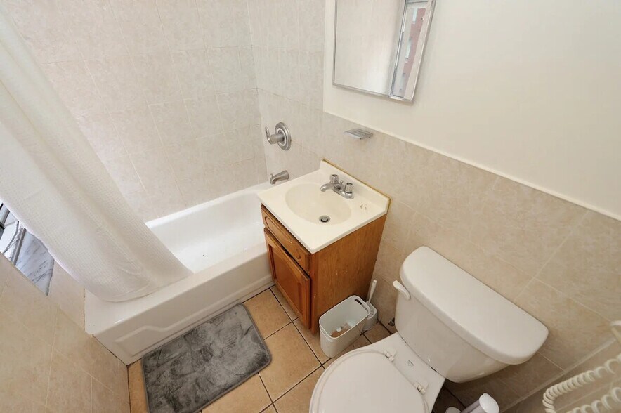 Building Photo - 1762 2nd Ave