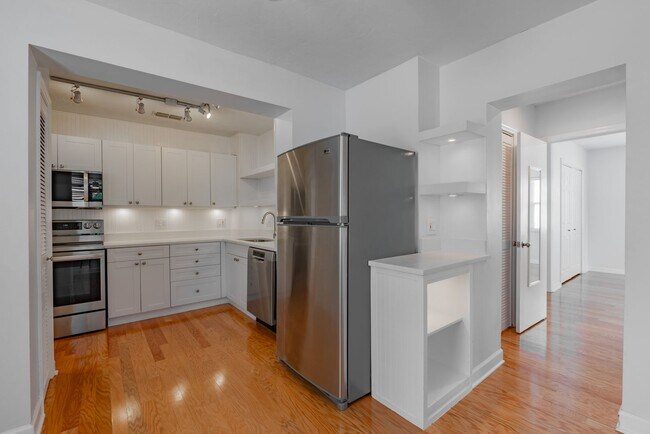 Building Photo - Charming Riverside Heights Rental – Update...
