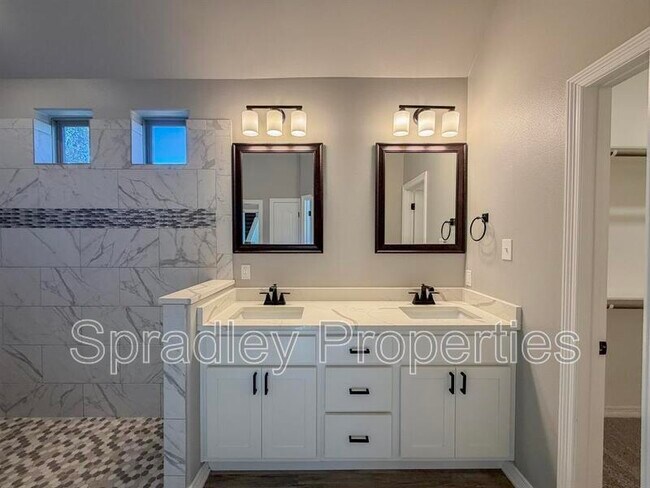 Building Photo - 6125 Modena Dr