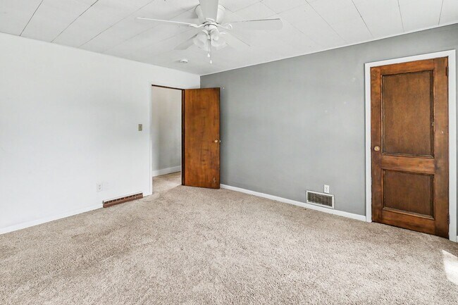 Building Photo - For Rent – 4 Bed 2 Bath Home
