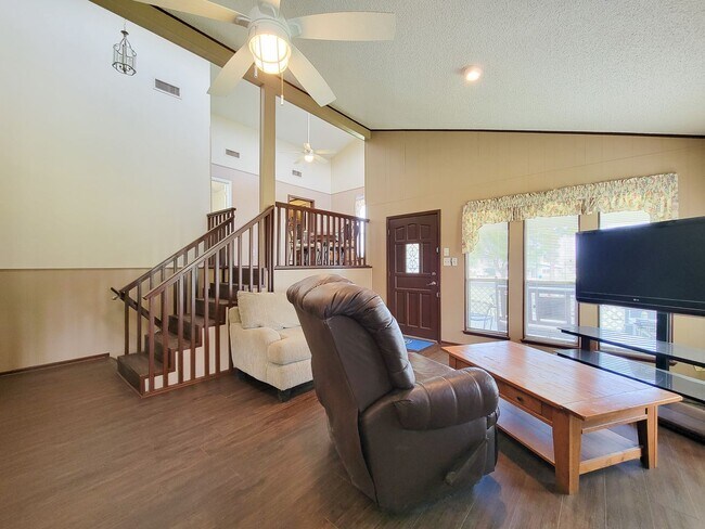 Building Photo - Extremely well maintained home. The second...