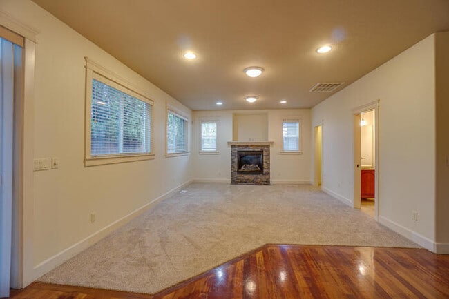 Building Photo - BEAUTIFUL FOUR BEDROOM HOME IN VANCOUVER