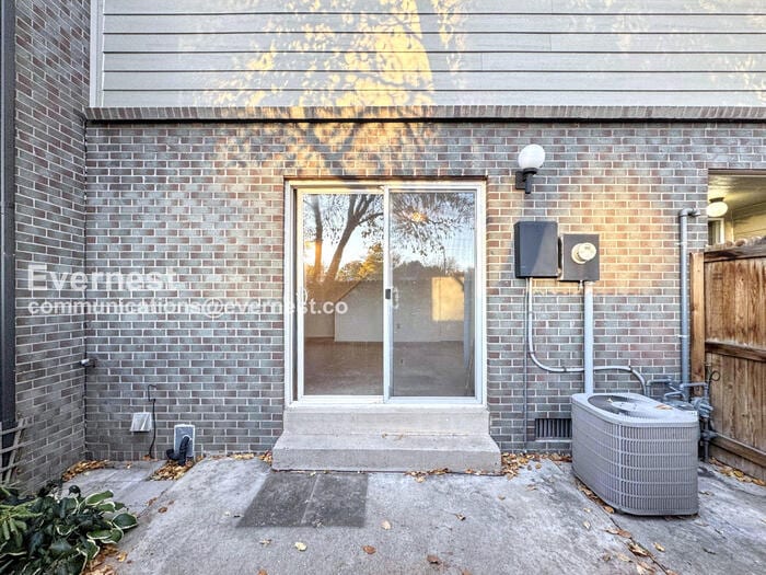 Building Photo - 8023 Wolff St