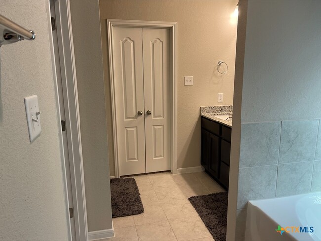 Building Photo - 7220 Rosado Dr