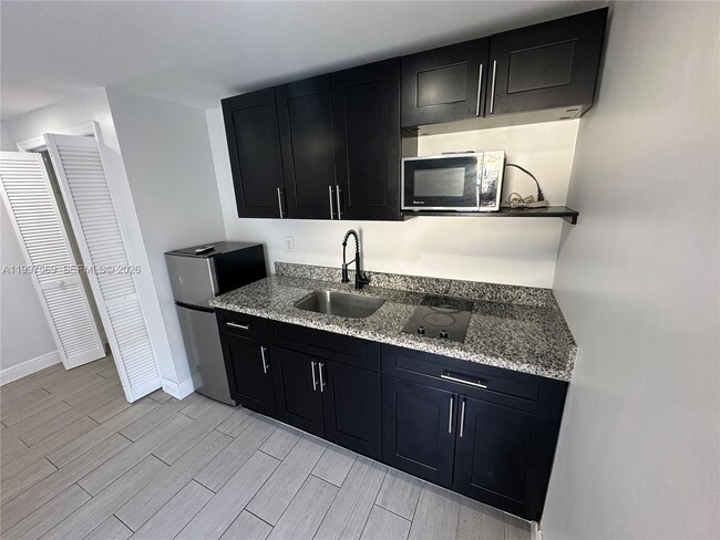 Building Photo - 214 S 57th Ave