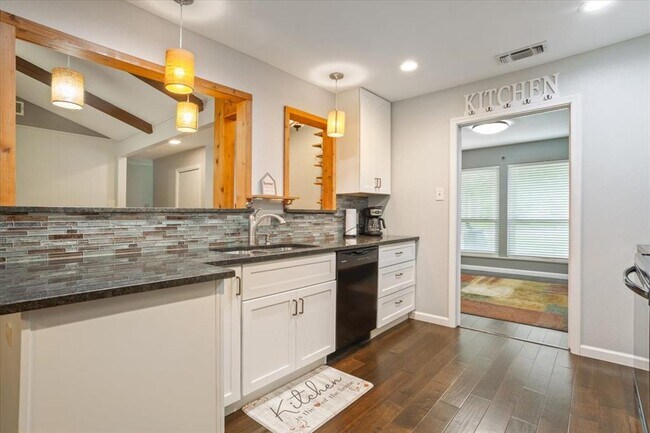 Building Photo - 1204 Lime Rock Dr