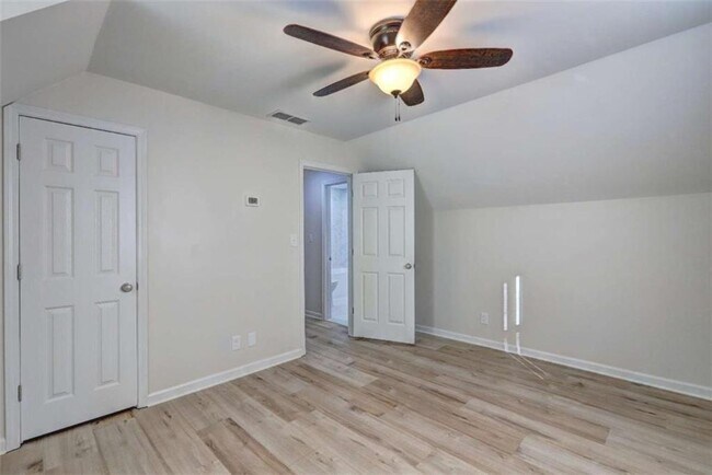 Building Photo - 95 Pine Grove Cir