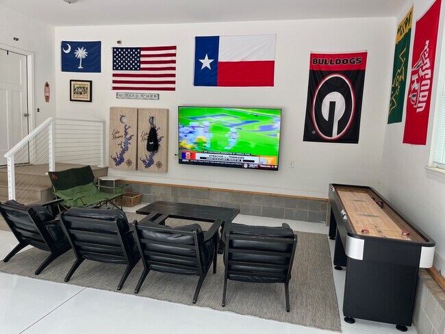 Building Photo - 335 McAlister Rd