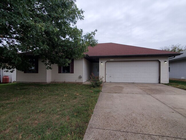 Primary Photo - LEASING