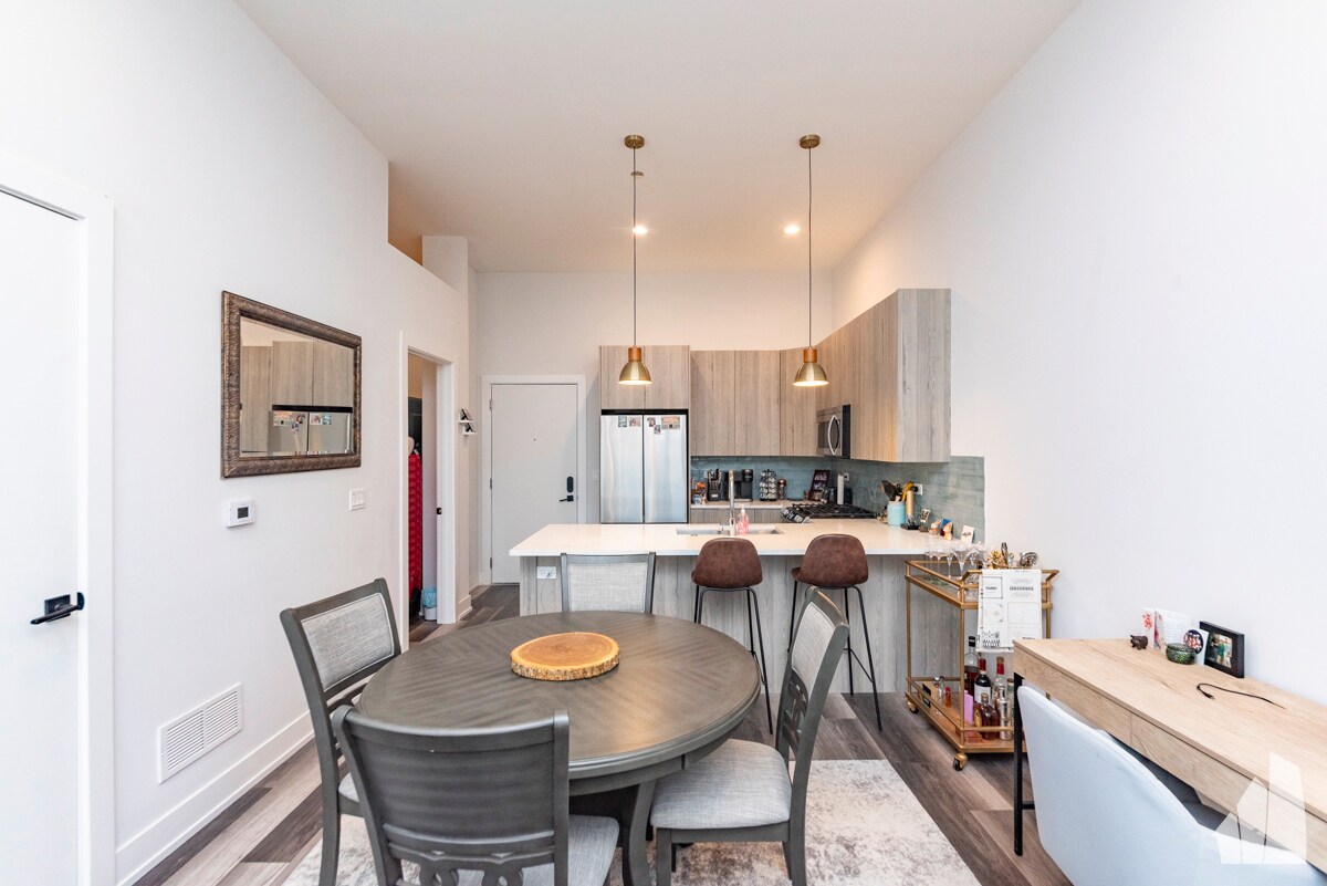 Building Photo - 2322 N Clark St